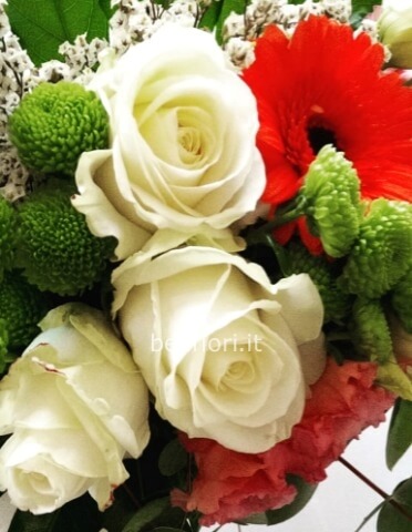 Bouquet di rose rosse e gerbere