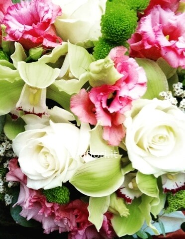 Cestino con orchidee