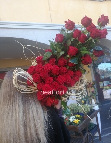bouquet 50 rose rosse stelo lungo