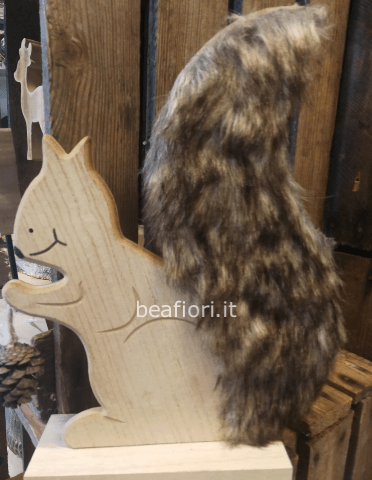 Scoiattolo in legno con pellicetta