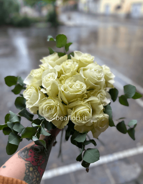 Bouquet 12 rose bianche 