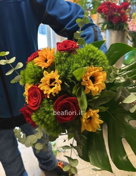 Bouquet rose rosse e giallo