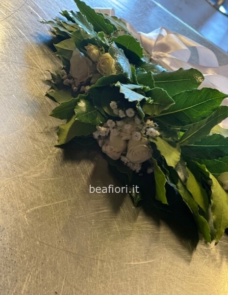 Coroncina di alloro con fiori 