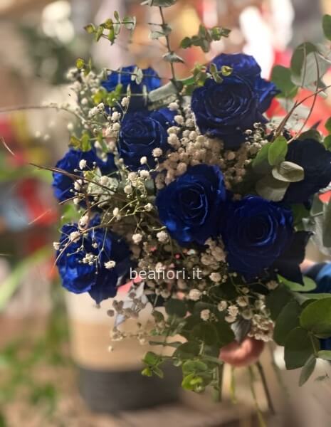 Bouquet 9 rose blu più complementi