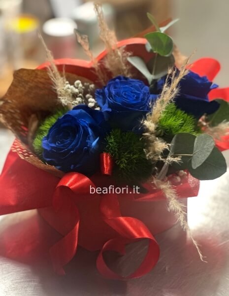 Box cuore con rose blu 